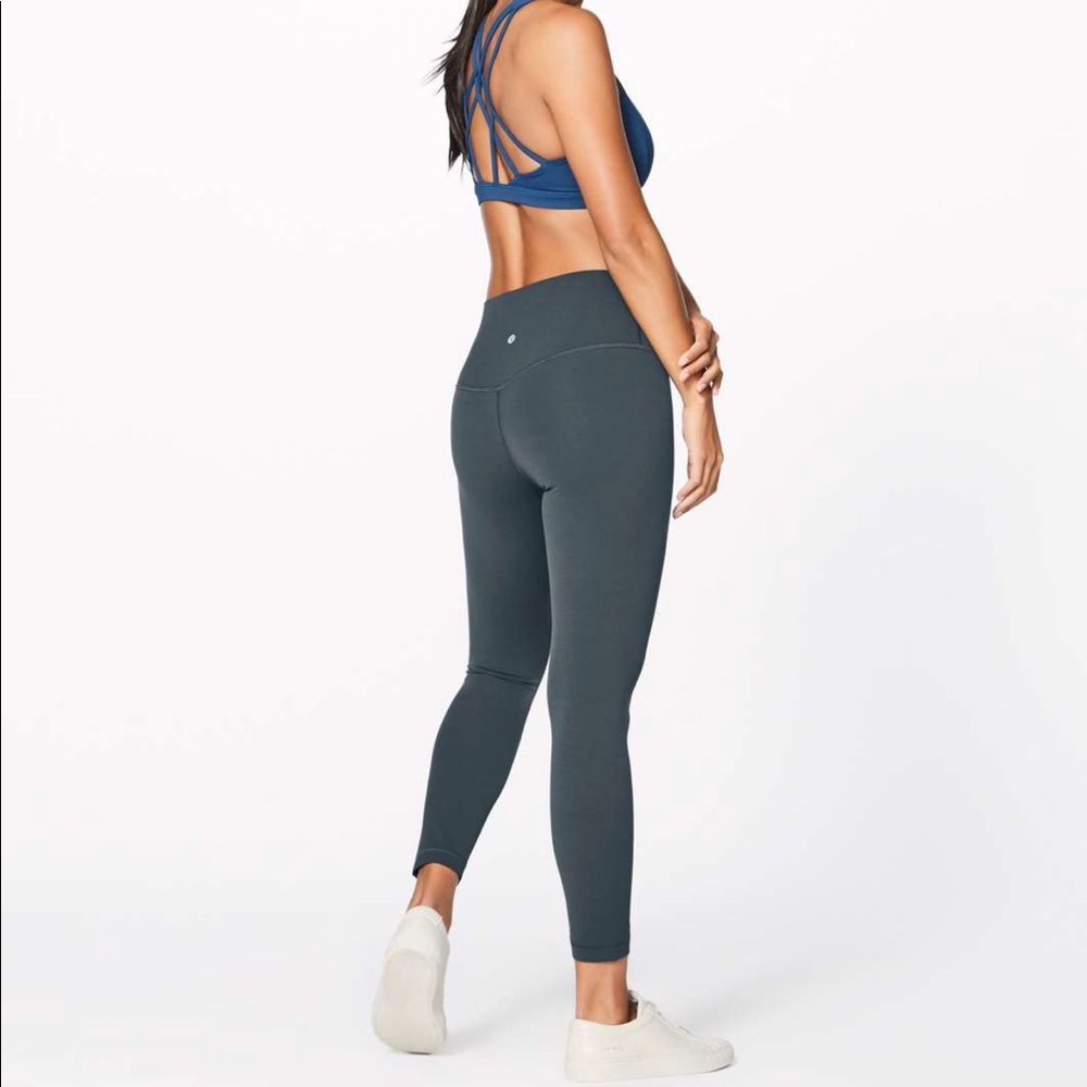 EUC aligns pants, size 4, color is melanite